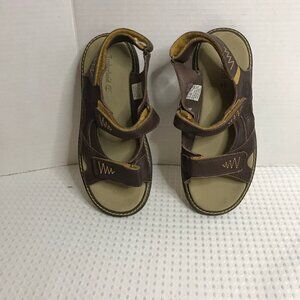 TIMBERLAND KIDS SANDAL SIZE 4 NEW
